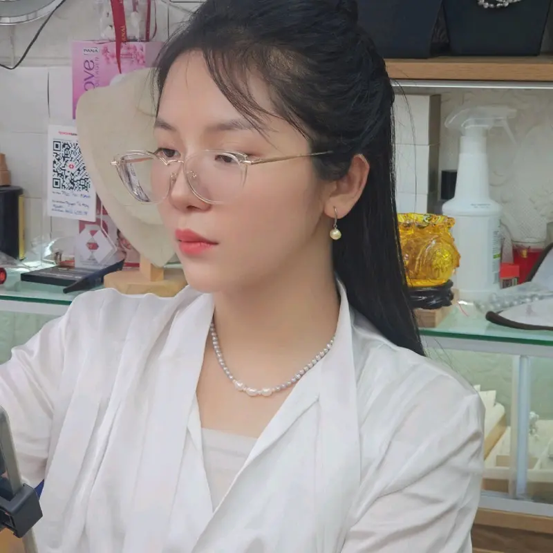 vòng cổ nt xám 5li phối 3 viên chủ giọt trắng có vết sinh trưởng tự nhiên 5