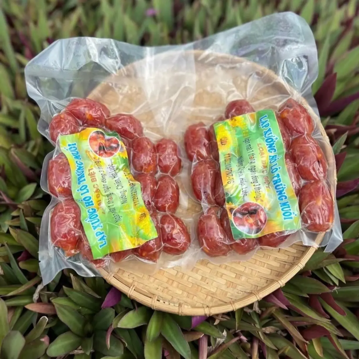 1KG Lạp Xưởng Tươi Hồ Lô Trứng Muối Sấy Khô Dẻo, Vị Mặn Ngọt Và Bùi Béo, “Trứng Muối Ngẫu Nhiên Lai Rai Chiếc Có Chiếc Không”,  Đóng Gói Hút Chân Không, 1KG Bao Gồm 2 Túi