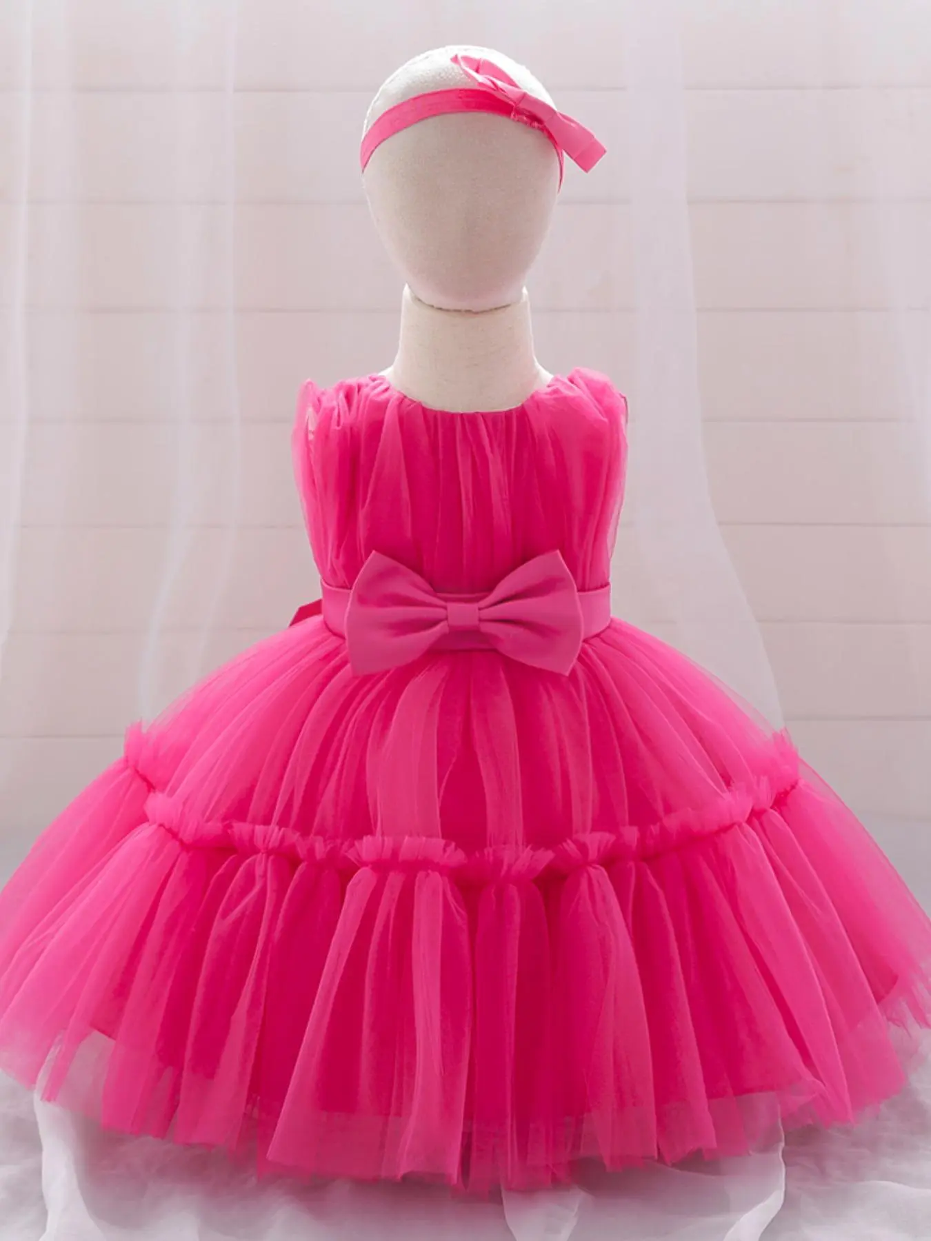 Girl's Mesh Bow Decor Tiered Layer Fit and Flare Dress, Cute Sleeveless Round Neck Party Dress for Performance Show Wear, Kids Clothes for Summer