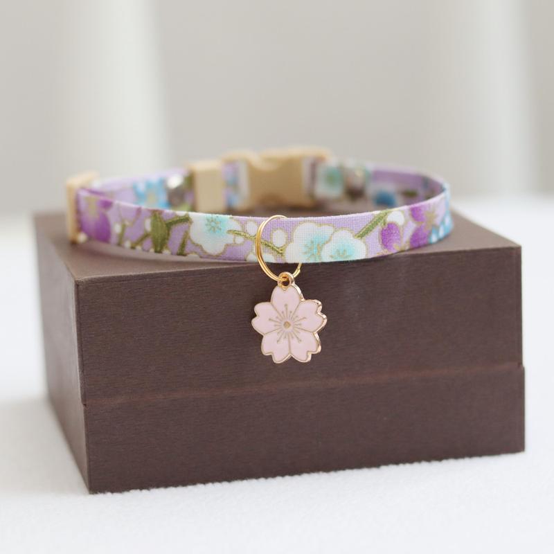 Product Introduction of Japanese Sakura Personalized Dog Choker Tags Engraved Glitter Puppy Cat Collar Pendant Pet Collar Pet Accessories Paw 0