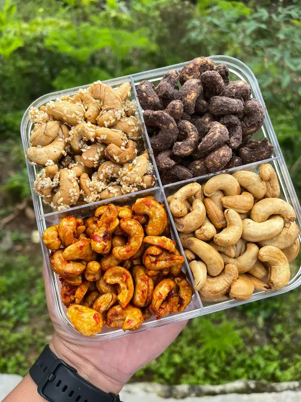 KACANG METE 4 VARIAN RASA 1
