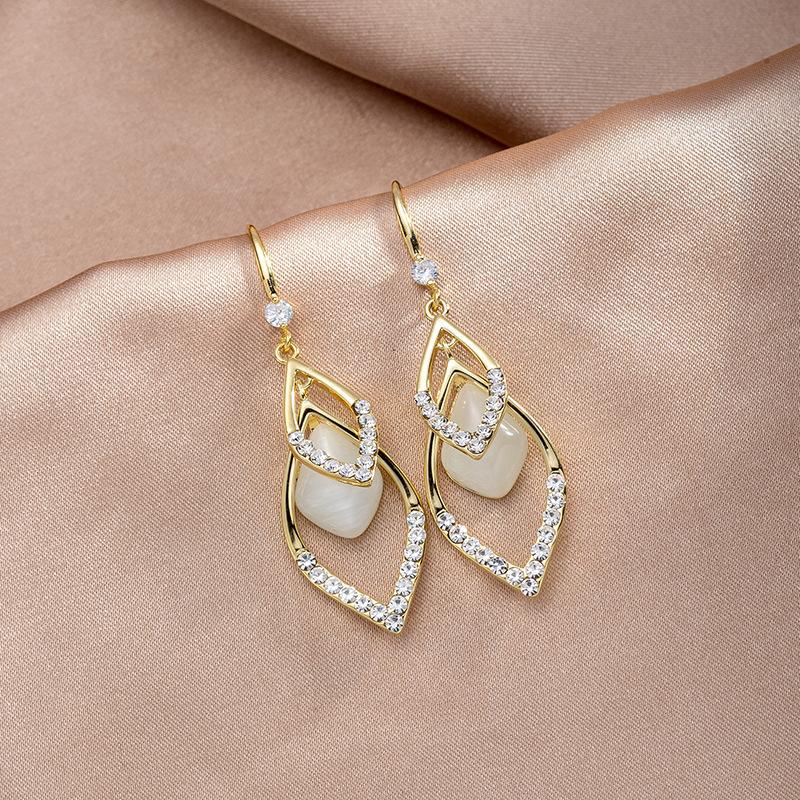Product Introduction of Anting Gantung Panjang Model Belah Ketupat Dengan Berlian Elegan Untuk Wanita 1