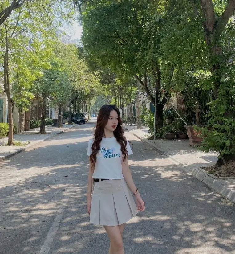 Áo BBT cổ tròn in Good Things chất liệu cotton thoáng mát kiểu dáng trẻ trung năng động