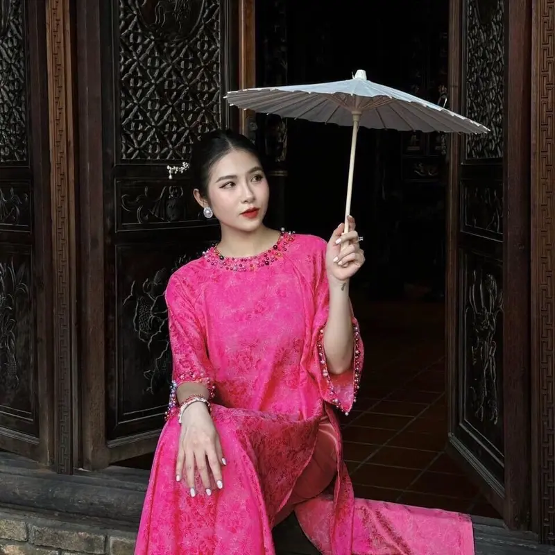 Sét áo dài gấm đính cườm mixx quần phi lụa xịn sét áo dài thiết kế ngũ thân tay chẽn đen đính nơ cúc áodài các 2