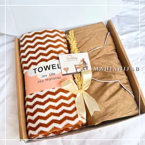 Hampers Wedding Set Piyama + Handuk / Set Kado Pernikahan / Hampers Wedding / Hadiah anniversary Pernikahan
