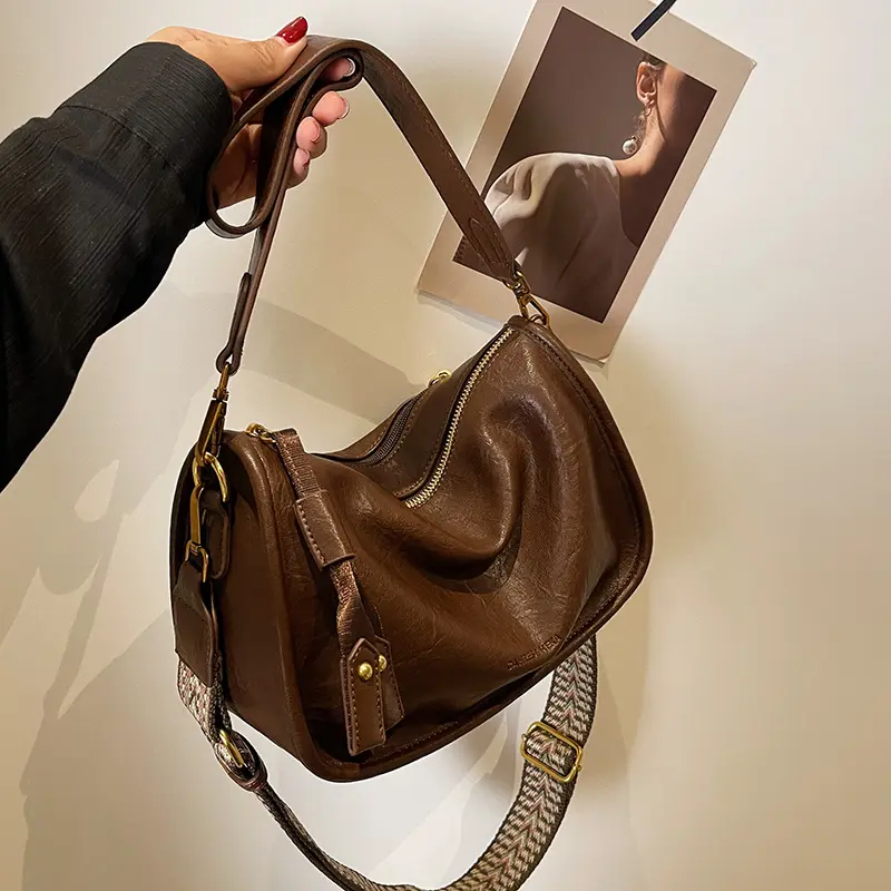 Large Capacity Bag Women's Summer Versatile 2024 New Retro Broadband Shoulder Messenger Bag Ladies Texture Pillow Bag bread  wallet saddlebags  girl