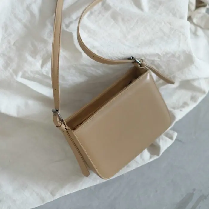 Tas Slempang Wanita LALA Simple Sling Bag Wanita Terbaru Bahan Kulit  Sintetis Miniso Kokoh Penutup Resleting 4 Variasi Warna Terbaik Jahitan Rapih Sling Bag wanita Terbaru 2023 Tas Selempang Wanita Terbaru 2023 3