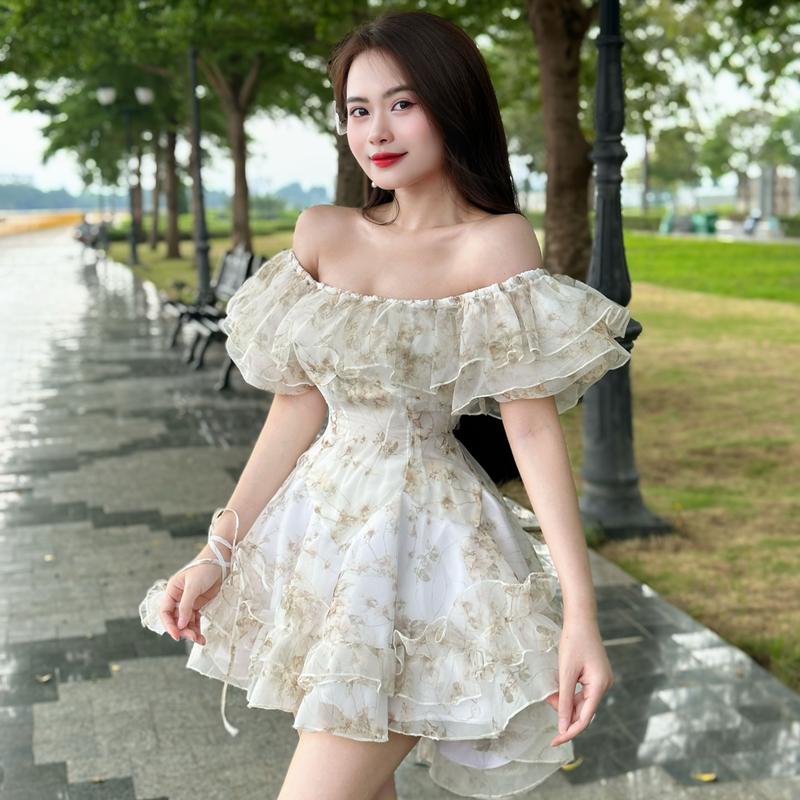 Đầm Dress Nữ Thiết Kế EMME V1865 Trễ Vai Cúp Ngực Váy Bồng Xòe Dáng Ngắn Mix Cột Dây Eo Cách Điệu Women Nhung Kèm Dây Hoa & Quần Bảo hộ - Thanh Tự Voan Kem