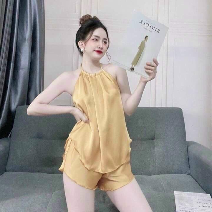 Đồ bộ ngủ áo yếm xếp li quần đùi dành cho nữ họa tiết trơn chất liệu lụa latin mềm mịn Kem