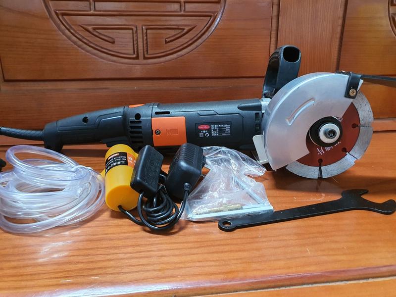 Máy cắt rãnh tường GEWANG lắp 2 đến 5 lưỡi tặng sẵn 2 lưỡi theo máy công suất 1800w 