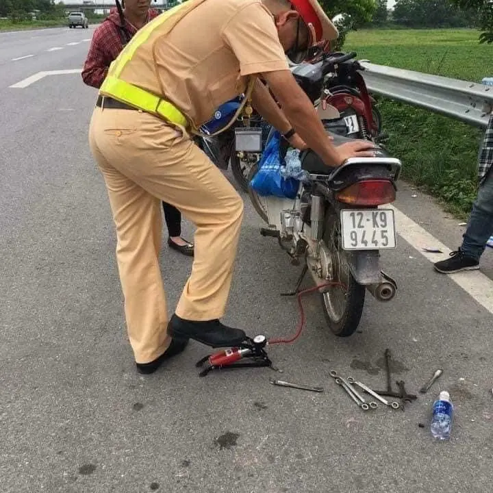 BƠM HƠI DẬM CHÂN CHO XE ĐẠP, XE MÁY, ÔTÔ
