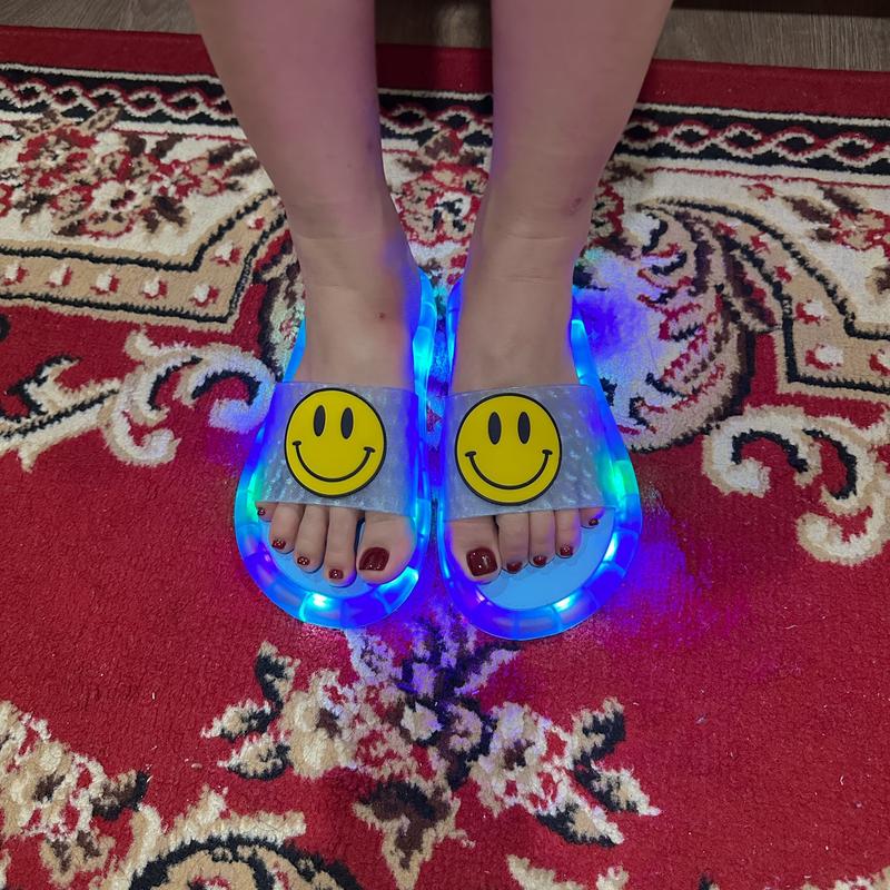 Dép Đèn Led Phát Sáng Hình Mặt Cười DR.EW Dễ Thương Cao Cấp New2024,2 màu sắc cute,đế chống trơn trượt.Pin lâu dài