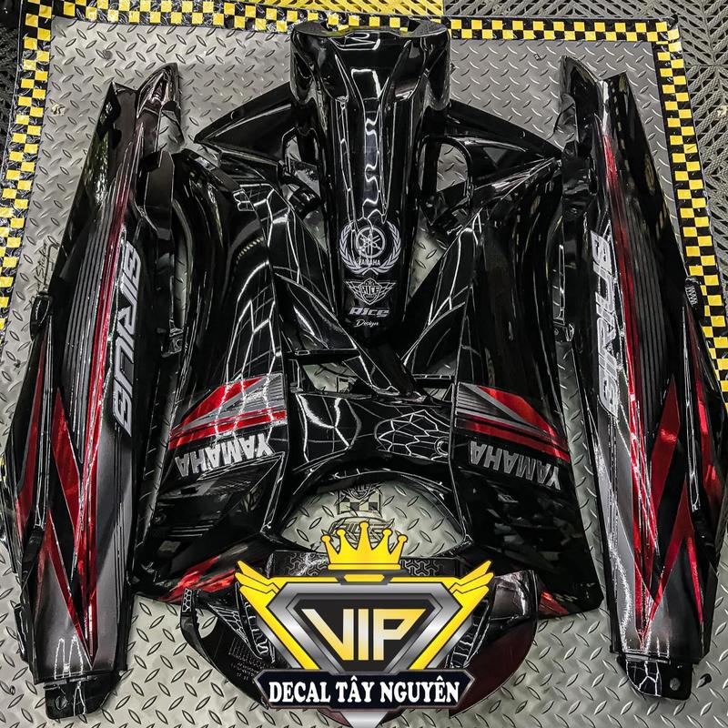 Dàn áo xe Sirius 50/110cc màu Đen Nhựa ABS cao cấp Tặng Tem PVC 3 lớp. - ( Note: Ae cần mẫu theo yêu cầu vui lòng nhắn tin cho shop )