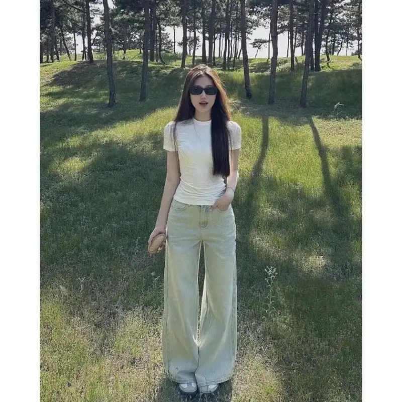 Quần jeans nữ suông lưng cao dáng basic màu xanh ánh bạc dáng chuẩn | BigBuy360 - bigbuy360.vn Quần jeans nữ suông lưng cao dáng basic màu xanh ánh bạc dáng chuẩn | BigBuy360 - bigbuy360.vn