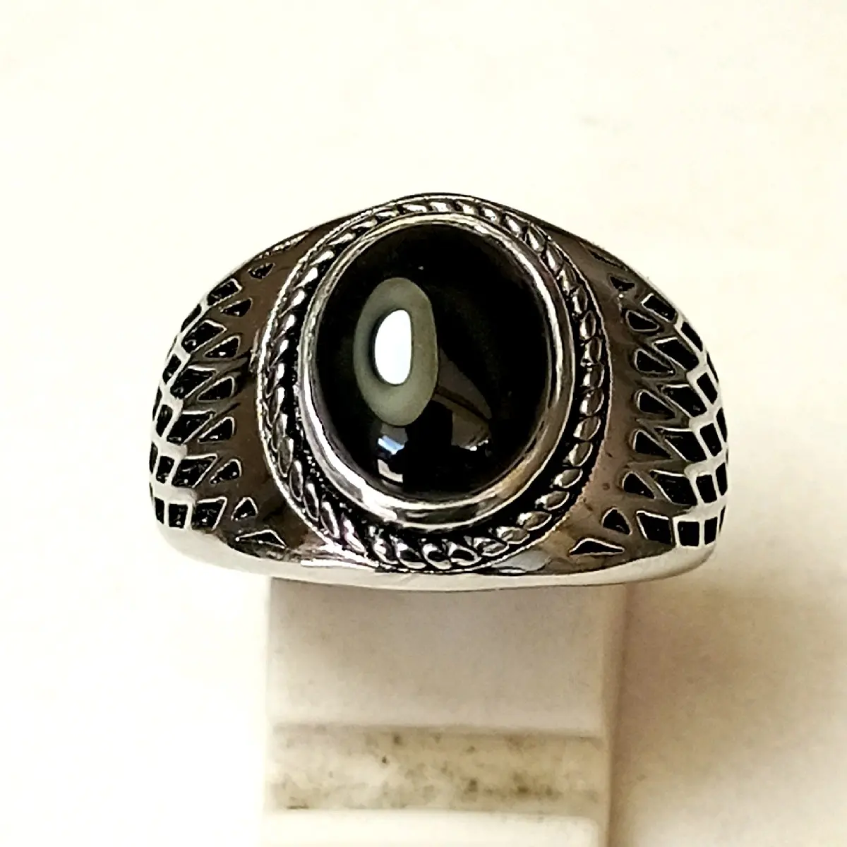 Cincin Kecubung tanduk hitam pekat