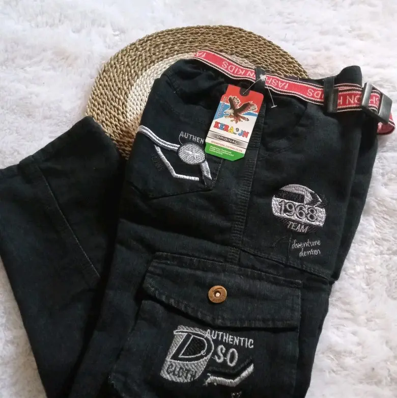 celana jenas anak laki laki resleting free gesper saku kanan kiri dan depan2 belakang 2 Pinggang Tinggi Jeans