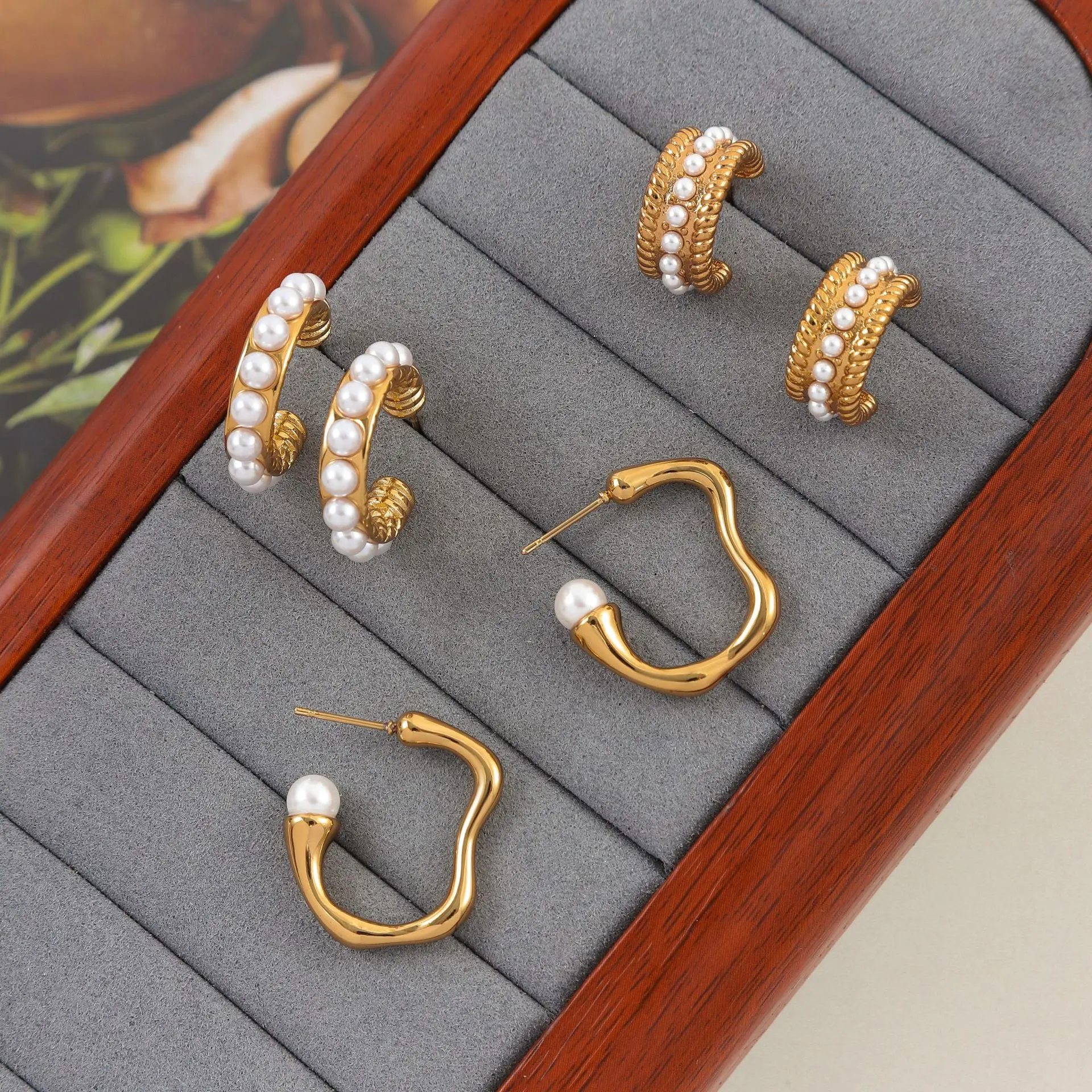 Pearl-Studded Earrings Titanium Steel Earrings 0129