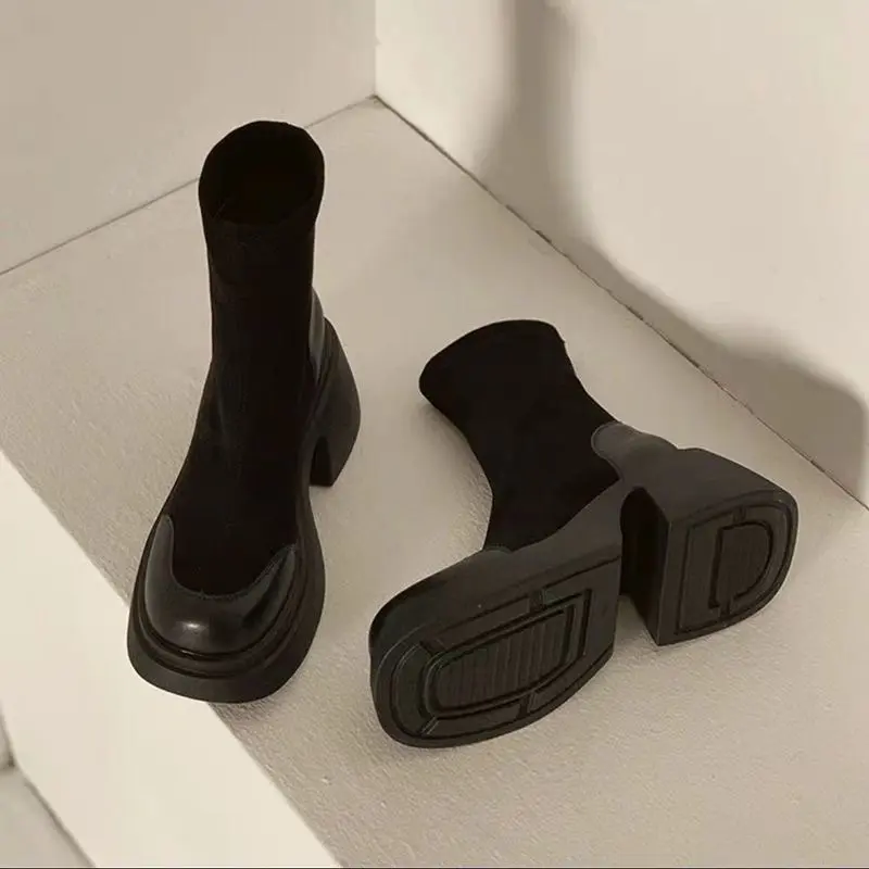 Giày boot da lộn phối mũi da cao 7- 7,5cm mẫu mới 2023 hàng QC đẹp độc lạ. Boot cổ ngắn Seeelay.