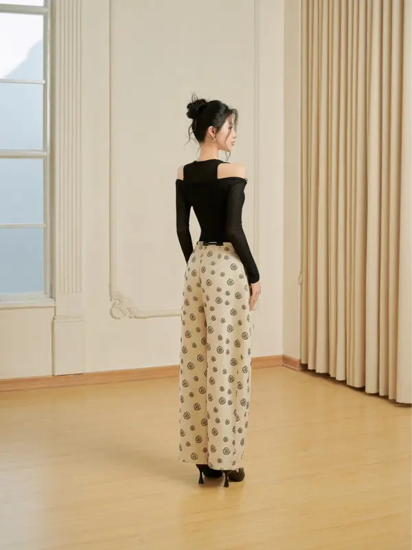 Áo dài tay hai lớp đính charm ở vai Echo Top, Quần nữ dáng bom hoạ tiết hoa hồng Bruno Pants -NAROOM Women 1