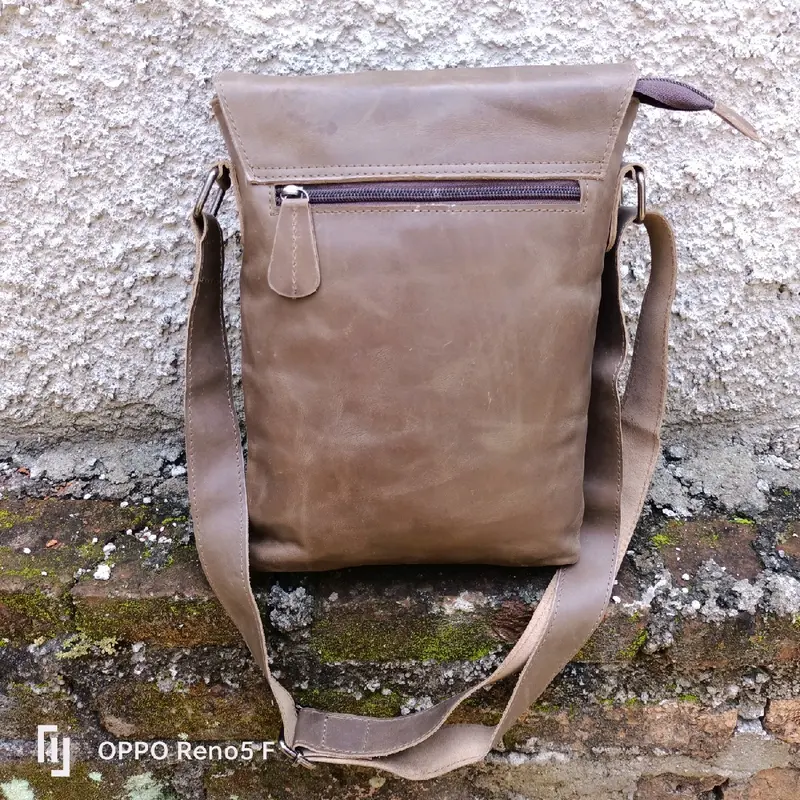 TAS KULIT PRIA KEREN TERBARU 2