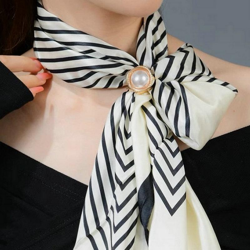 Product Introduction of Khóa Khăn Lụa, Bán Chạy, Chống Lóa, Khóa Quần Áo, Trâm Cài Áo Cho Nữ, Thiết Kế Khoét Lỗ, Phụ Kiện Quần Áo, Đồ Trang Sức, Thích Hợp Cho Khăn Quàng Cổ, [Thanh Toán Khi Nhận Hàng] 3