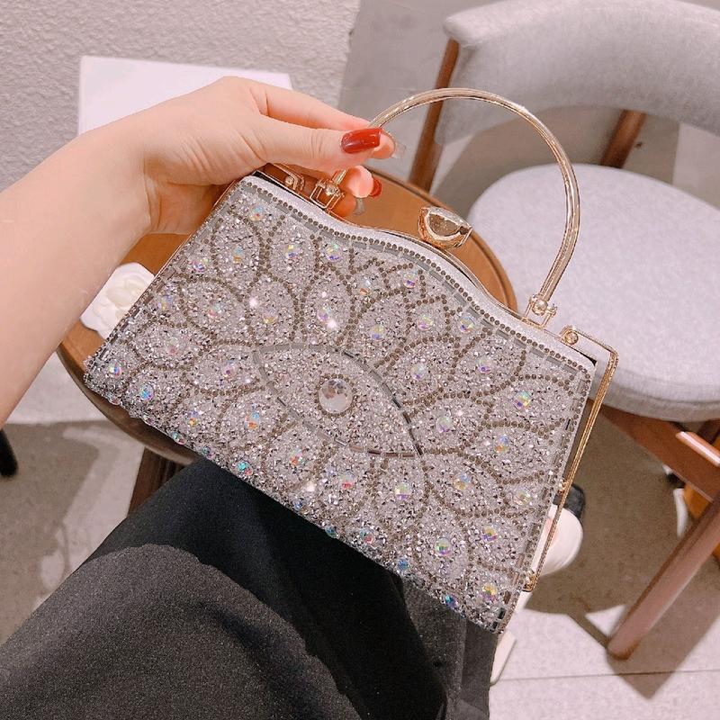 Túi Xách Nữ Đeo Chéo Women Bag Clutch Cầm Tay Cốp Đi Tiệc Quai Kiềng Đôi Đính Cườm Đá Hoa Văn Màu Bạc Màu Vàng Kèm Dây Xích Size 23 Làm Sui Sang Trọng Quý Bà HÀNG CHUẨN QC Đinh Kem Nhung