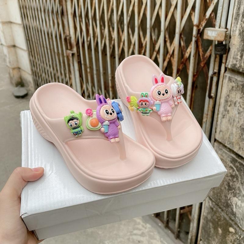 Dép lê bé gái, dép kẹp xỏ ngón cho bé từ 4 đến 12 tuổi hoạ tiết stiker đế độn, chất EVA siêu nhẹ 1