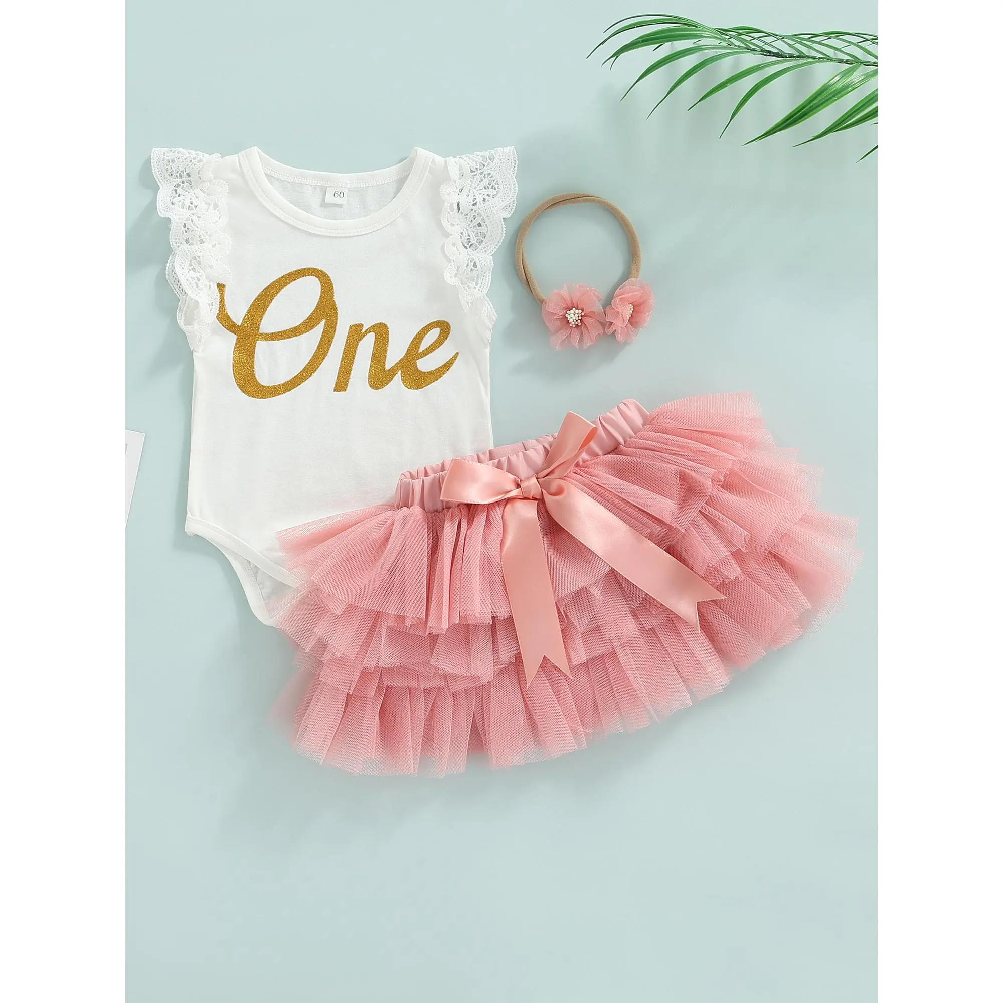 Bộ Đồ 3 Món Cho Em Bé Gái Trẻ Sơ Sinh Thời Trang, Áo Liền Quần Tay Phồng Ren Chữ Cái, Váy Ngắn Gạc Thắt Nơ, Băng Đô, Thích Hợp Cho 0 3 6 12 18 Tháng, Trang Phục Dễ Thương