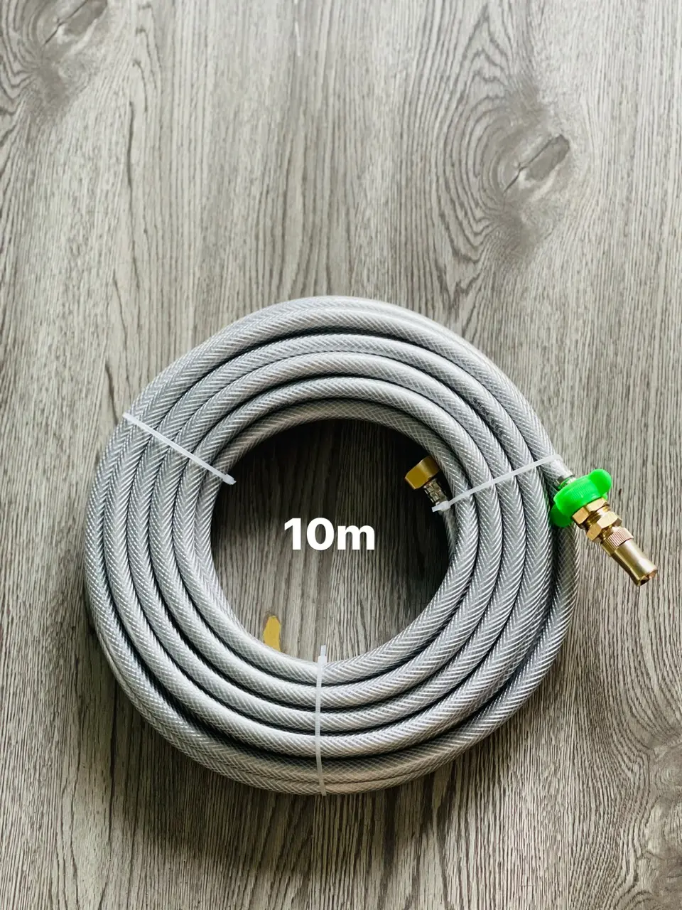 Bộ dây xám 10m  xịt rửa xe , tưới cây, dây nhựa dẻo phi 14mm đầu cấp nước gắn tán đồng thau ren trong 21, + đầu vòi chất liệu đồng thau voi phun tuoi