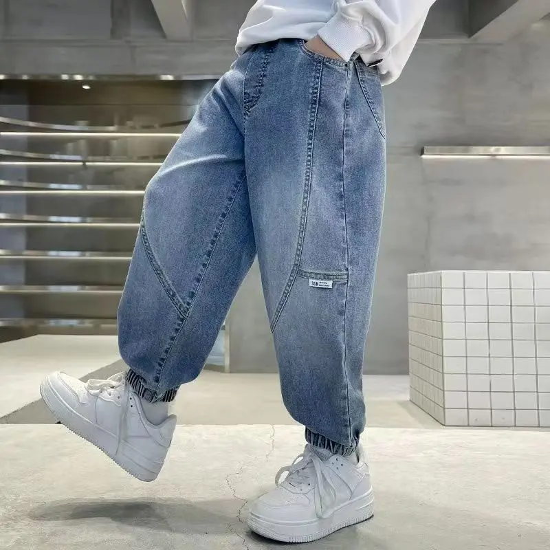 Quần Jean Bé Trai, Siêu Mềm, Dành Cho Trẻ Trung Và Lớn, Khâu Denim, Phiên Bản Dáng Rộng Mùa Xuân Và Mùa Thu, Có Dây Đeo Mắt Cá Chân, Thể Thao Đi Chơi Phong Cách Hàn Quốc, Hàng Mới Về, Năm 2025 2