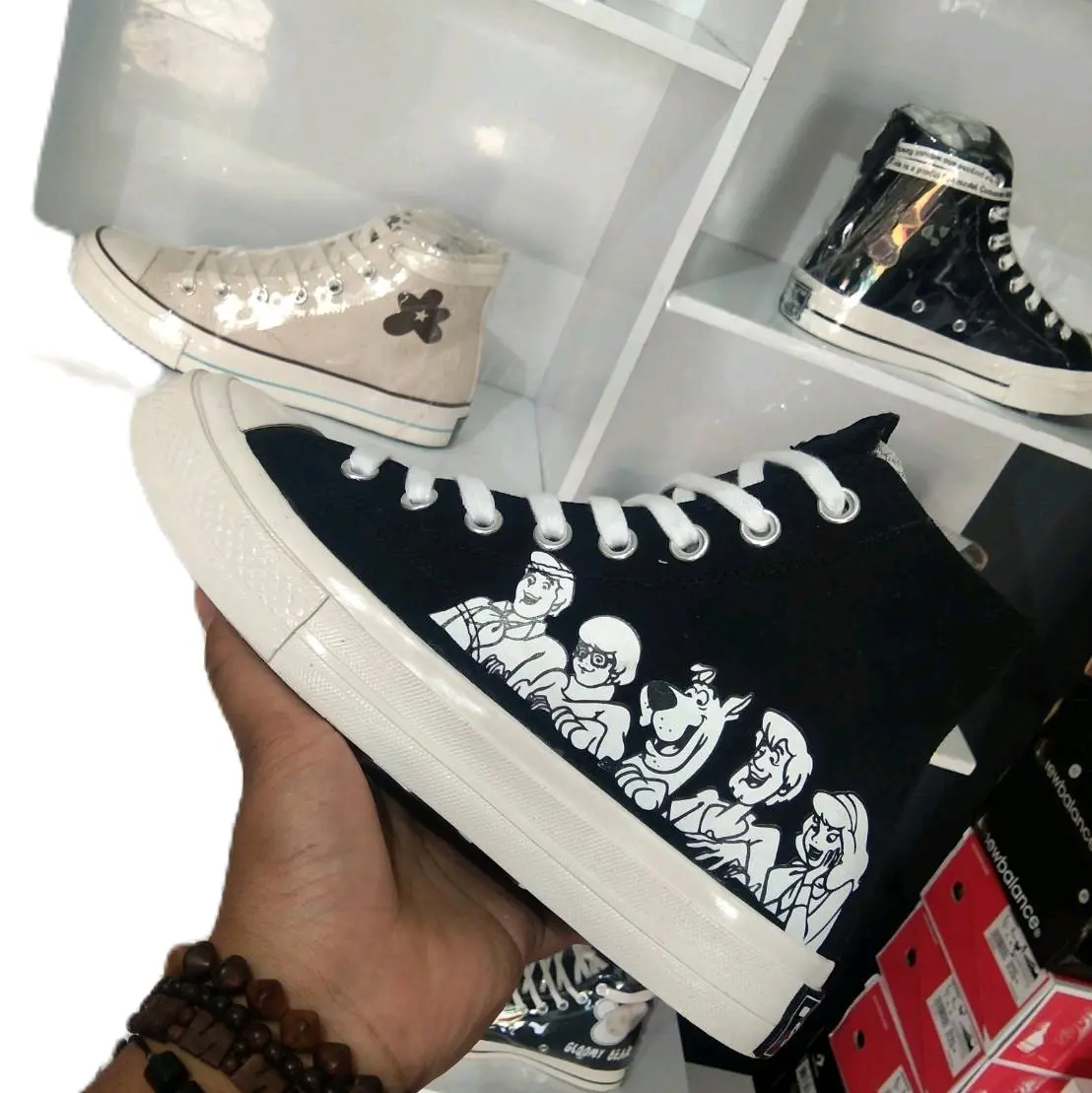 Sepatu High Scooby Doo BlackWhite