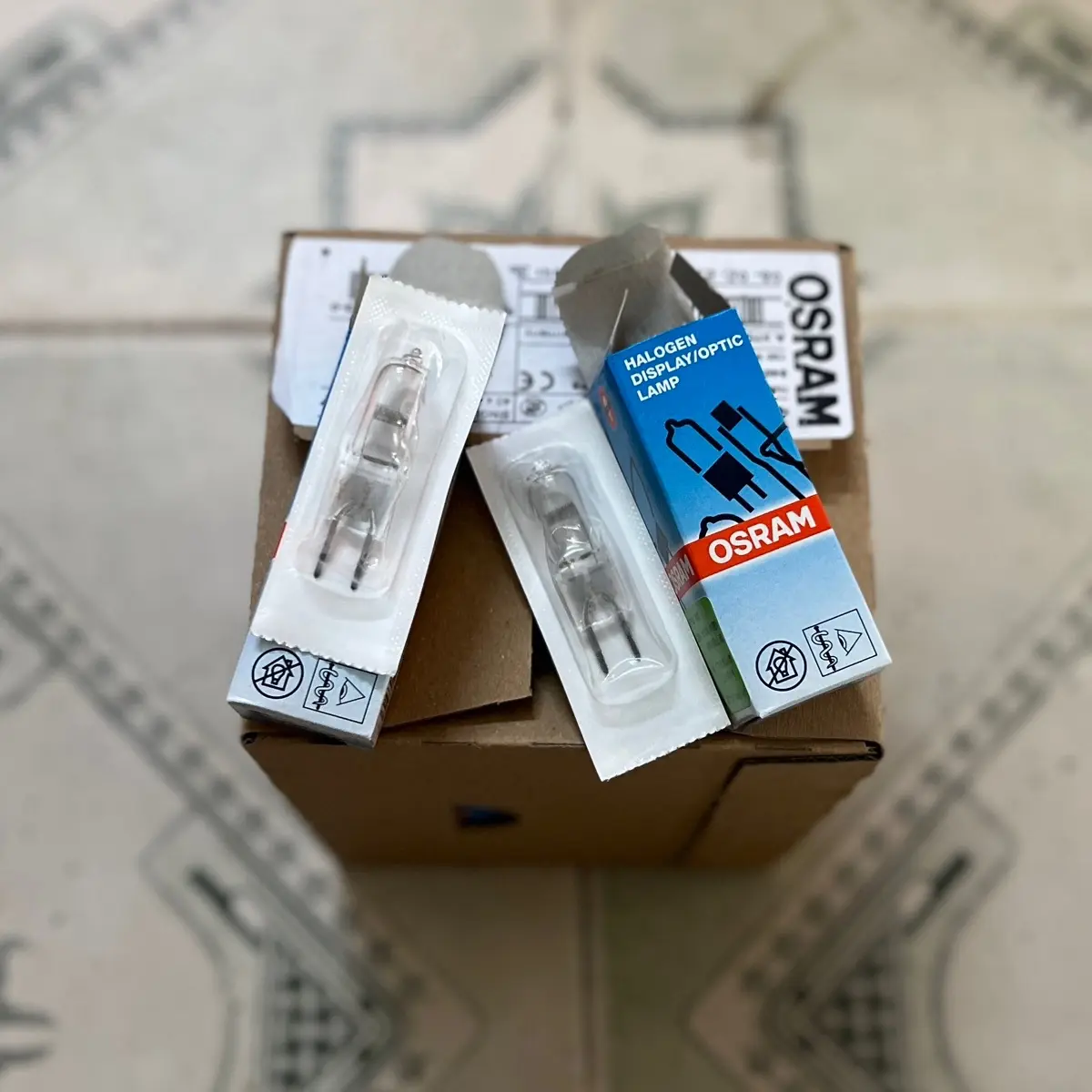 Bóng 2 chân gim OSRAM 24v/150w (dễ chỉnh gom)