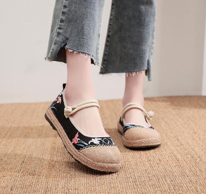 Product Introduction of 2025 Summer Old Beijing Cloth Shoes Wide Toe Comfortable Hemp Toe Embroidered Shoes Ethnic Style Ancient Chinese Clothing Shoes 7