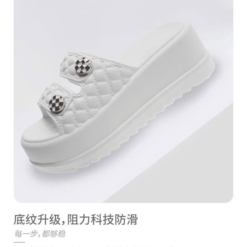 ￼Dép nữ hai quai đúc nguyên khối độn đế 7cm đính khuy 3