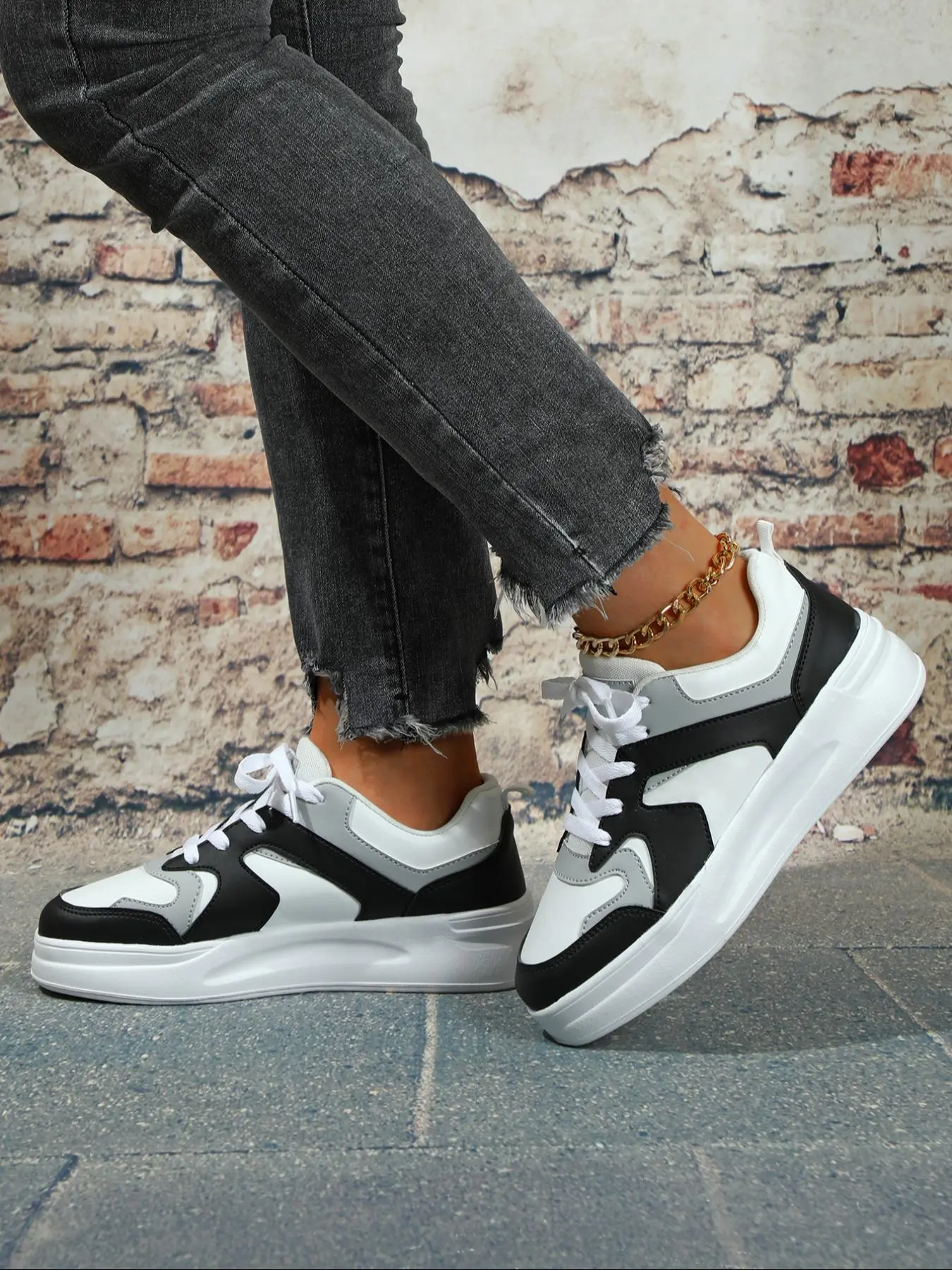 Women's Fashionable Colorblock Lace Up Low Top Skate Shoes, Casual Comfortable Breathable Sports Shoes, Female All-match Round Toe Shoes for Daily Wear