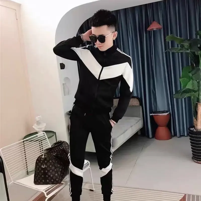 Bộ thu đông phối chéo được làm từ chất vải poly 2 da bề mặt vải mịn , có độ co giãn nhẹ . Có thể giặt tay giặt máy thoải mái không sợ bông xù . Đủ size từ 48-82 5