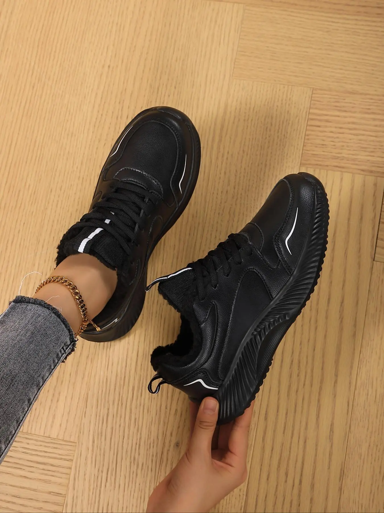 Women's Fashionable Lace Up Low Top Sneakers, Casual Comfortable Sports Running Shoes for Daily Wear, Female All-match Round Toe Shoes for Winter