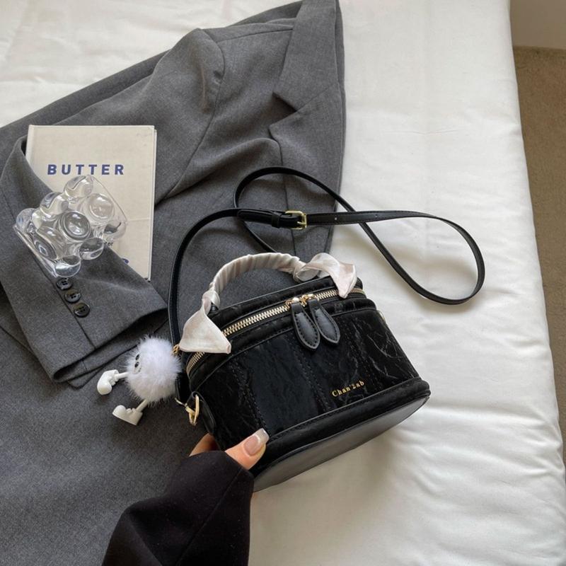 Túi Xách Nữ Cốp Nhung Cao Cấp Đeo Chéo Đeo Vai Một Bên Thời Trang Phong Cách Hàn Quốc Bucket Tặng Kèm Khăn Và Gấu Bông MM747 Bag Kem Da