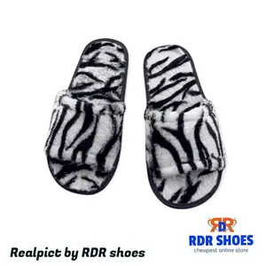 Sandal rumah full bulu zebra