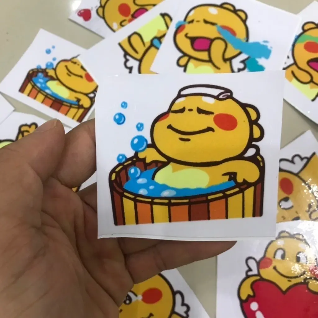 Tem dán khủng long vàng cute dán xe máy, điện thoại, laptop, bàn học ..chống nước tuyệt đối (giá 1 tem)