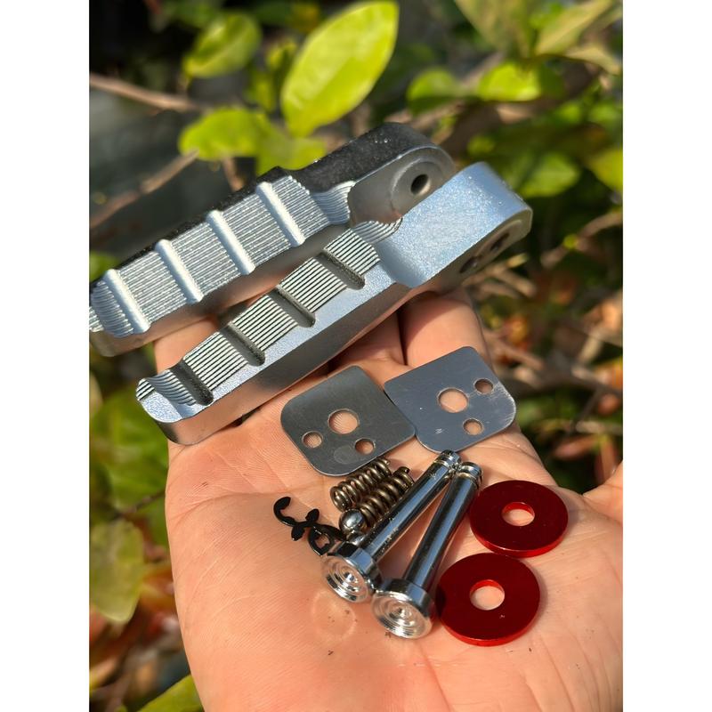 Gác Chân Sau TAKEGAWA Gắn Xe HONDA YAMAHA Nhôm Đúc Tặng Kèm Cốt Thái + Long Đền Đỏ ( 1 Cặp ) Phụ Tùng đồ chơi xemáy Phụ Kiện phụ tùng UH Racing take