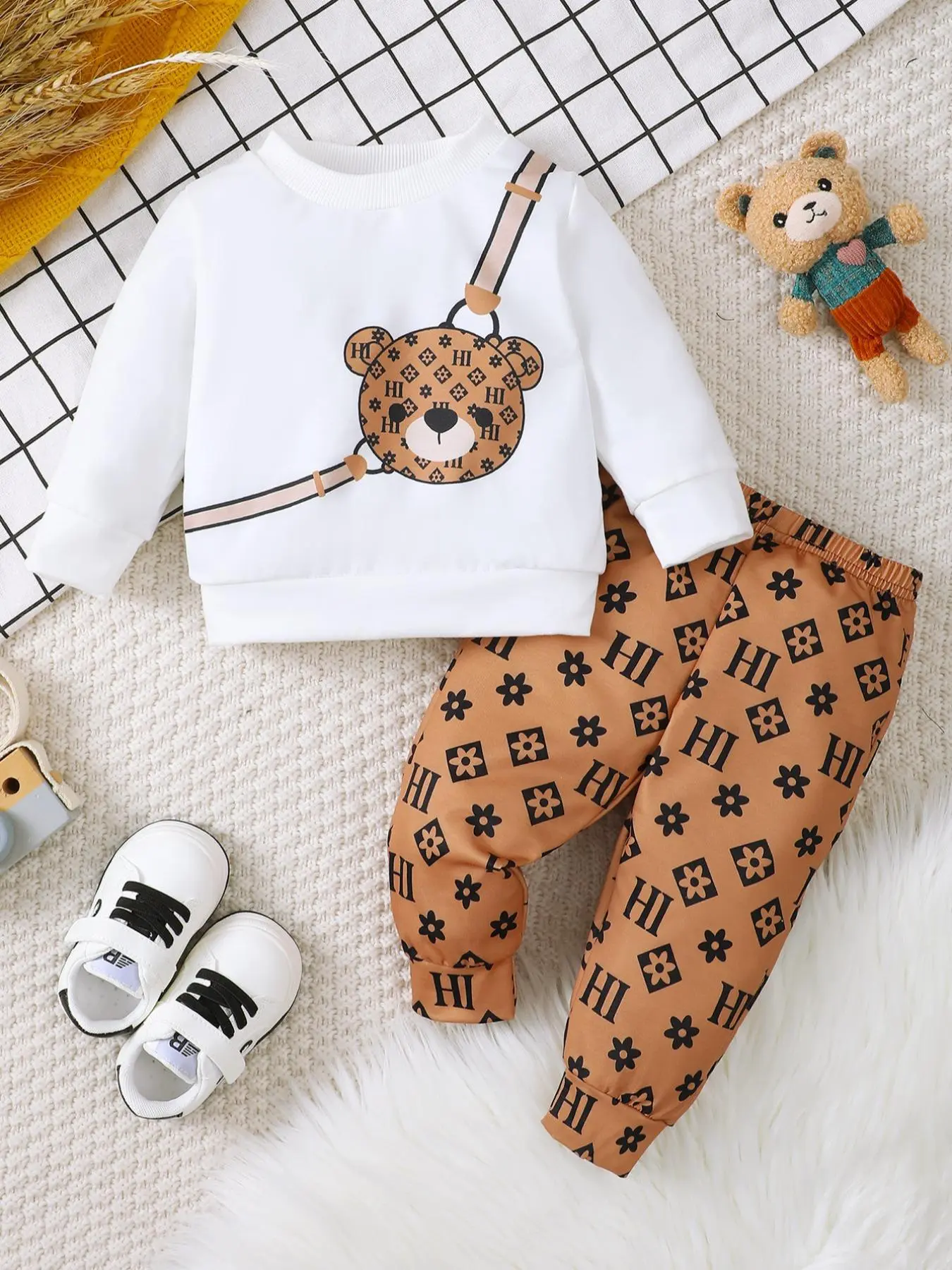 Baby Boy's Cartoon Bear Print Sweatshirt & Letter Print Pants Two-Piece Set, Casual Long Sleeve Round Neck Pullover & Jogger Pants for Spring & Fall, Infant Toddler Kids Clothes