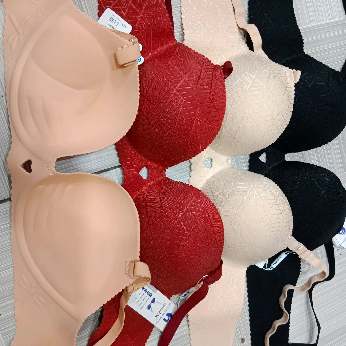 COM BO 2 áo lót su Đệm dầy 5,5cm. Không cây,không gọng. Mặc êm,thấm hút mồ hôi tốt