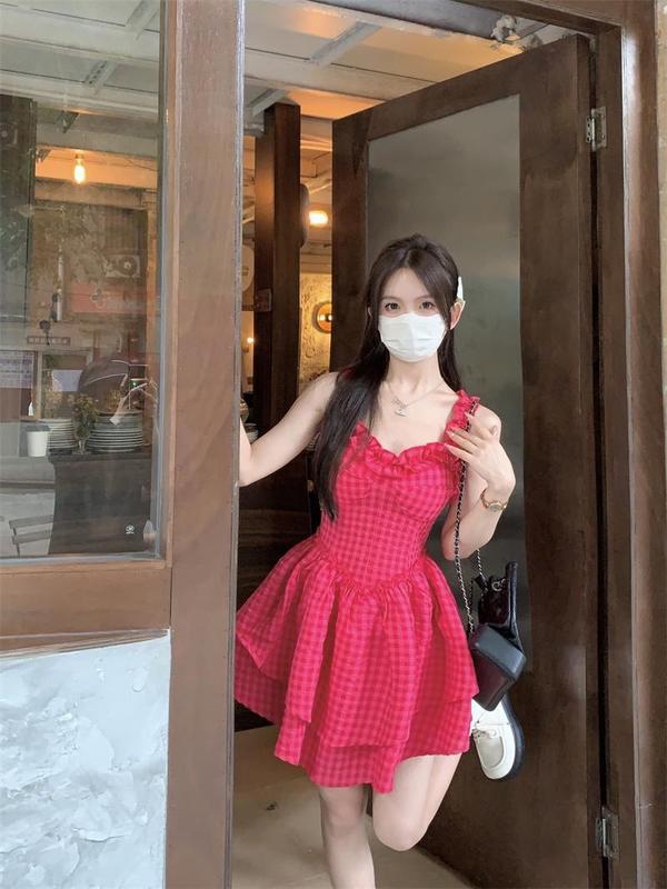 Đầm Tầng Kẻ Sọc Caro Đính Nơ Màu Hồng / Trắng Thời Trang Mùa Hè 2024