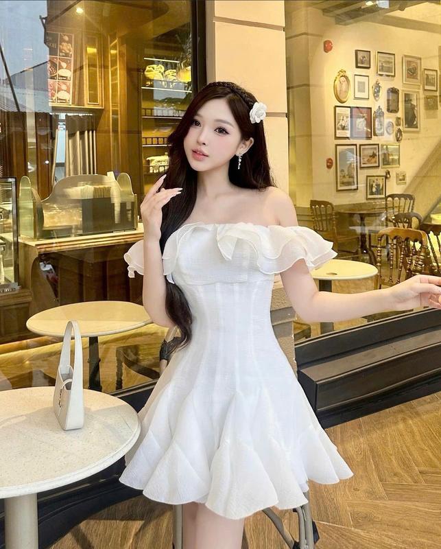 LORIS - Lilan Dress, đầm trắng trễ vai bèo xoè