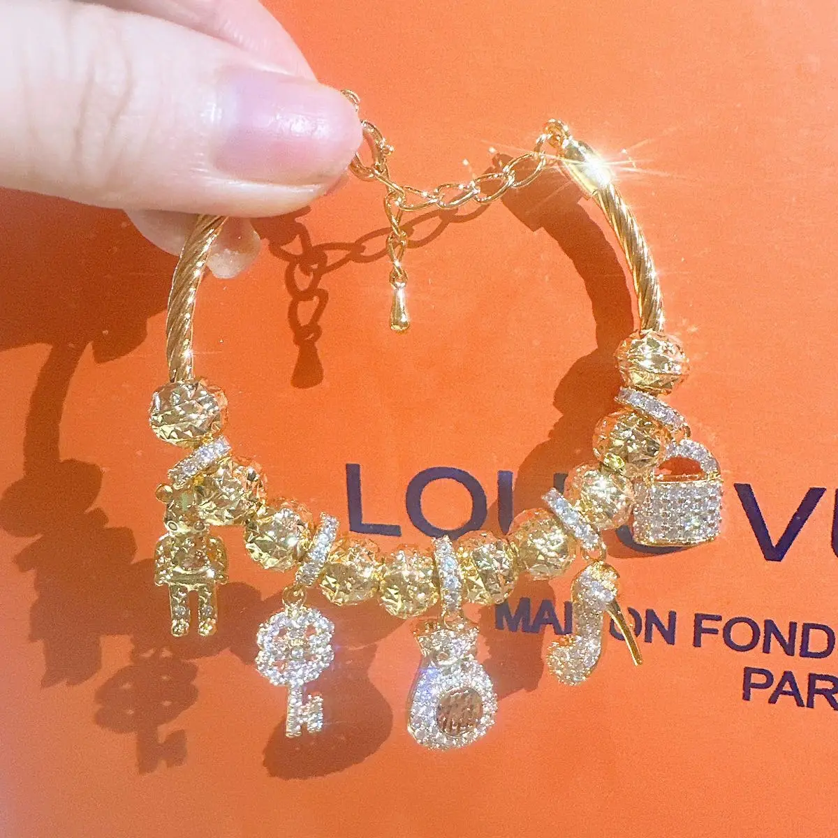 Lắc Tay Vòng Tay 5 Charm Thiết Kế Sang Trọng V6989