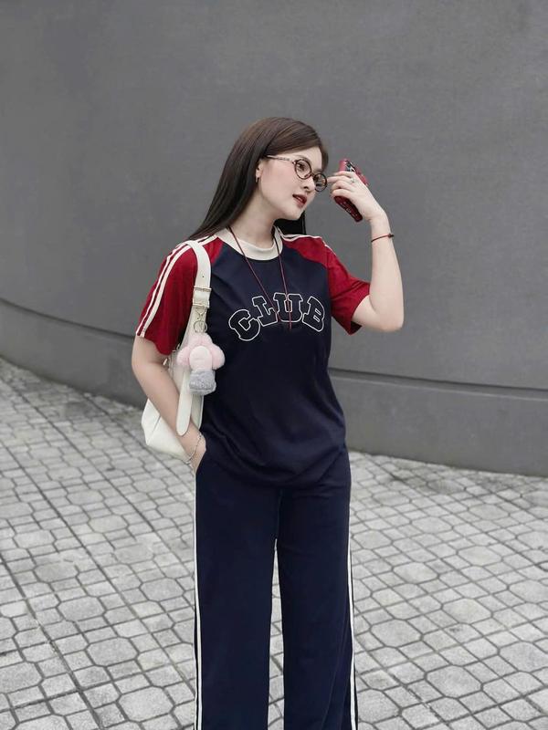Set Bộ Phối Màu Chạy Sọc Nổi in chữ CLUB  chất cotton cổ bo dệt quần cạp chun co giãn có dây rút có túi phong cách thể thao năng động 2025 top 3