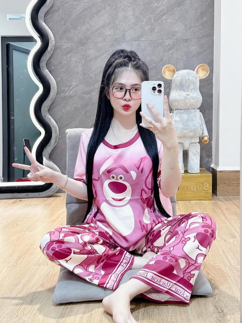 Product Introduction of M (40- 60 Kg) Bộ lụa cổ tròn Labubu lụa mịn 2CE 4