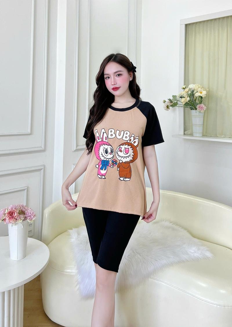 Product Introduction of Bộ đồ lửng tăm hàn phối lubabu dễ thương,chất thun tăm hàn mềm mại,thoáng mát,co giãn bốn chiều tăng độ thỏa mái khi mặc,quần có túi sâu rất tiện lợi. Thời Trang Tuyết Nhi. Nữ Women Áo Quần Ngủ Top Voi 32