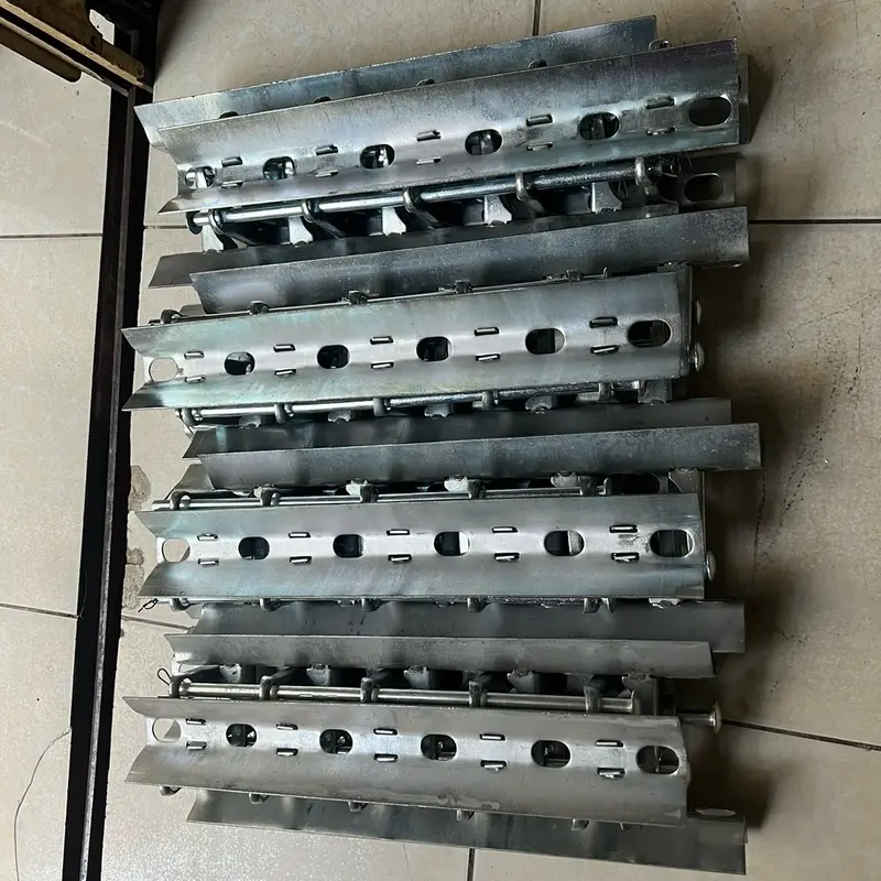 Bộ khung đỡ sứ, Rắc 4 xi ( 4 ô ) + Sứ cách điện 7cm 3